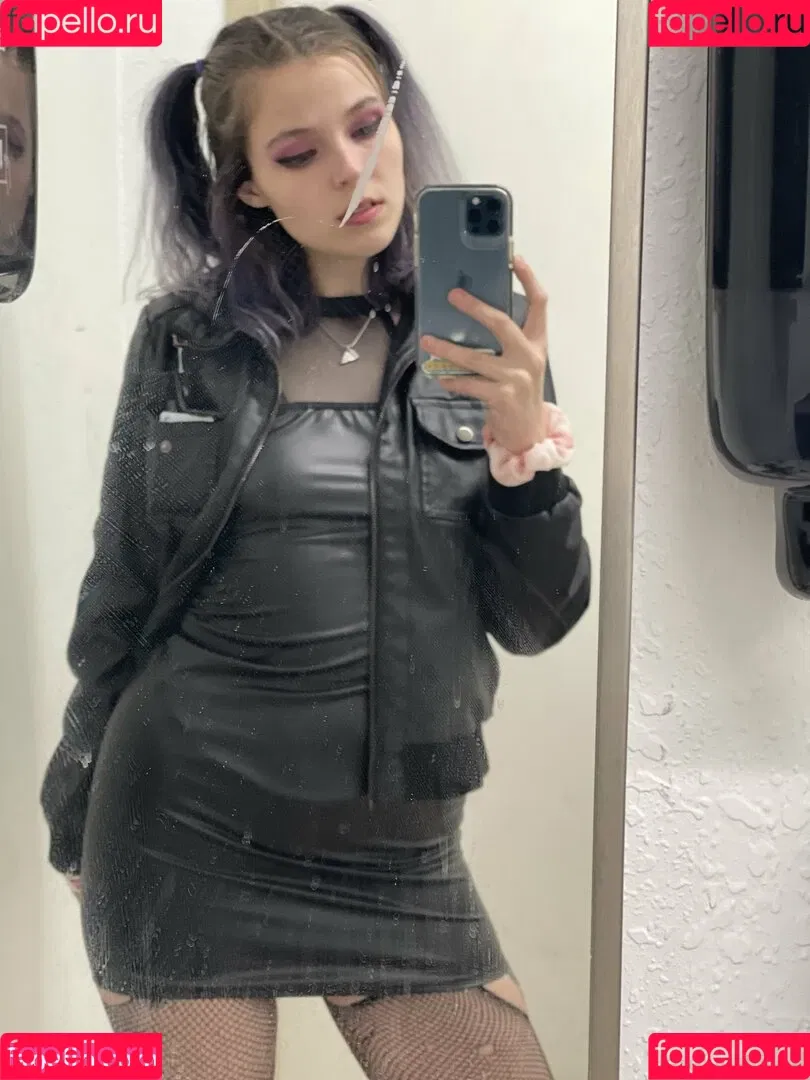 hereliesviolet Onlyfans Photo Gallery 