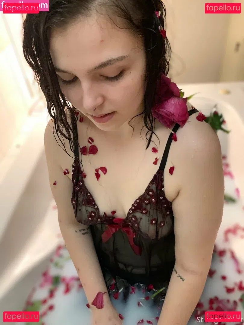 hereliesviolet Onlyfans Photo Gallery 