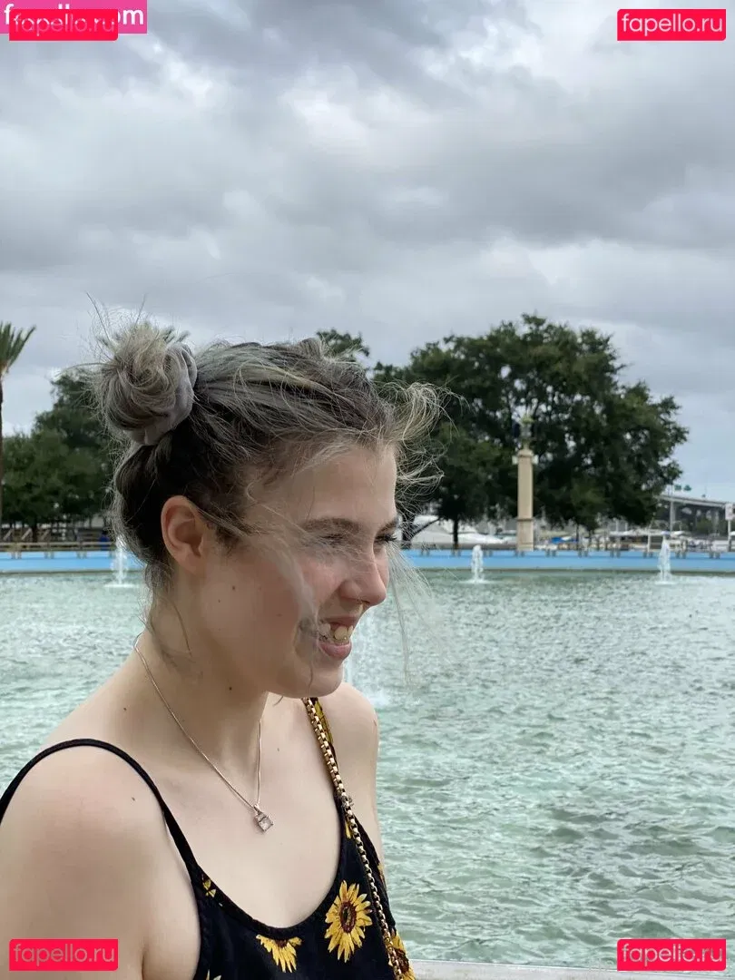 hereliesviolet Onlyfans Photo Gallery 