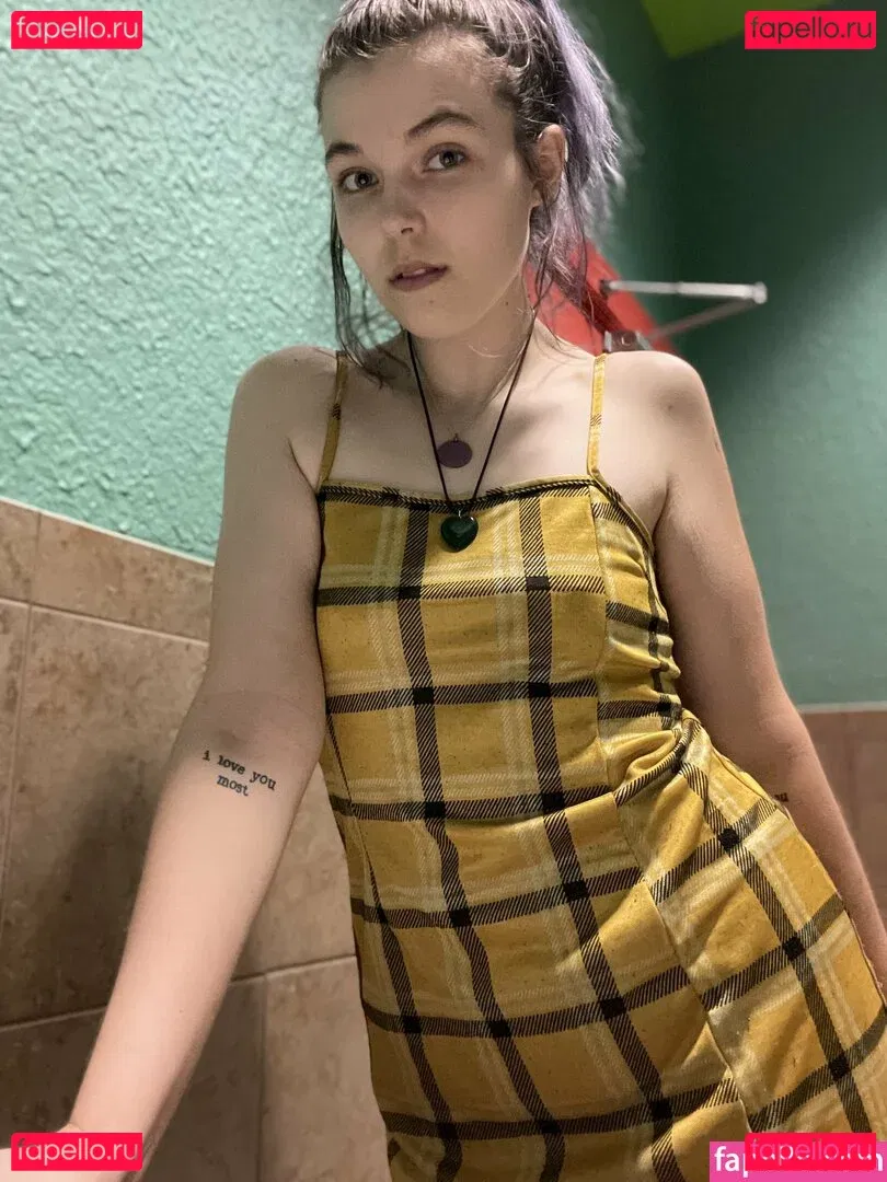 hereliesviolet Onlyfans Photo Gallery 