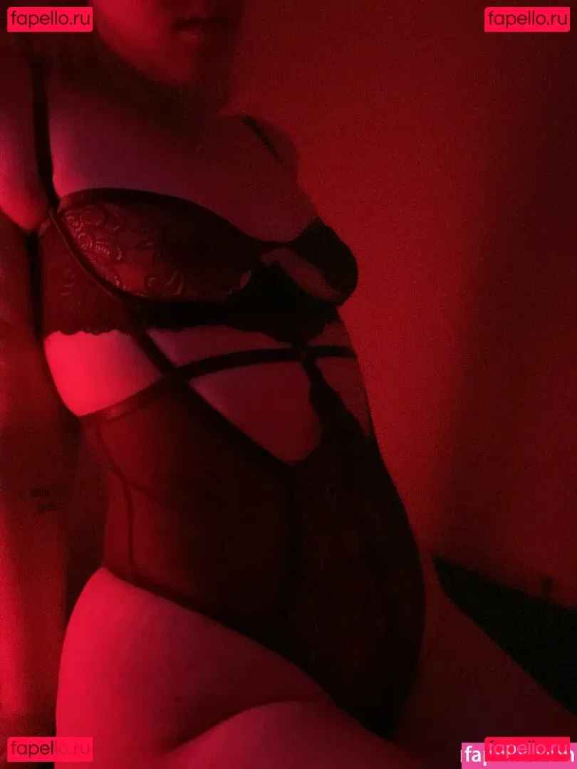 hereliesviolet Onlyfans Photo Gallery 