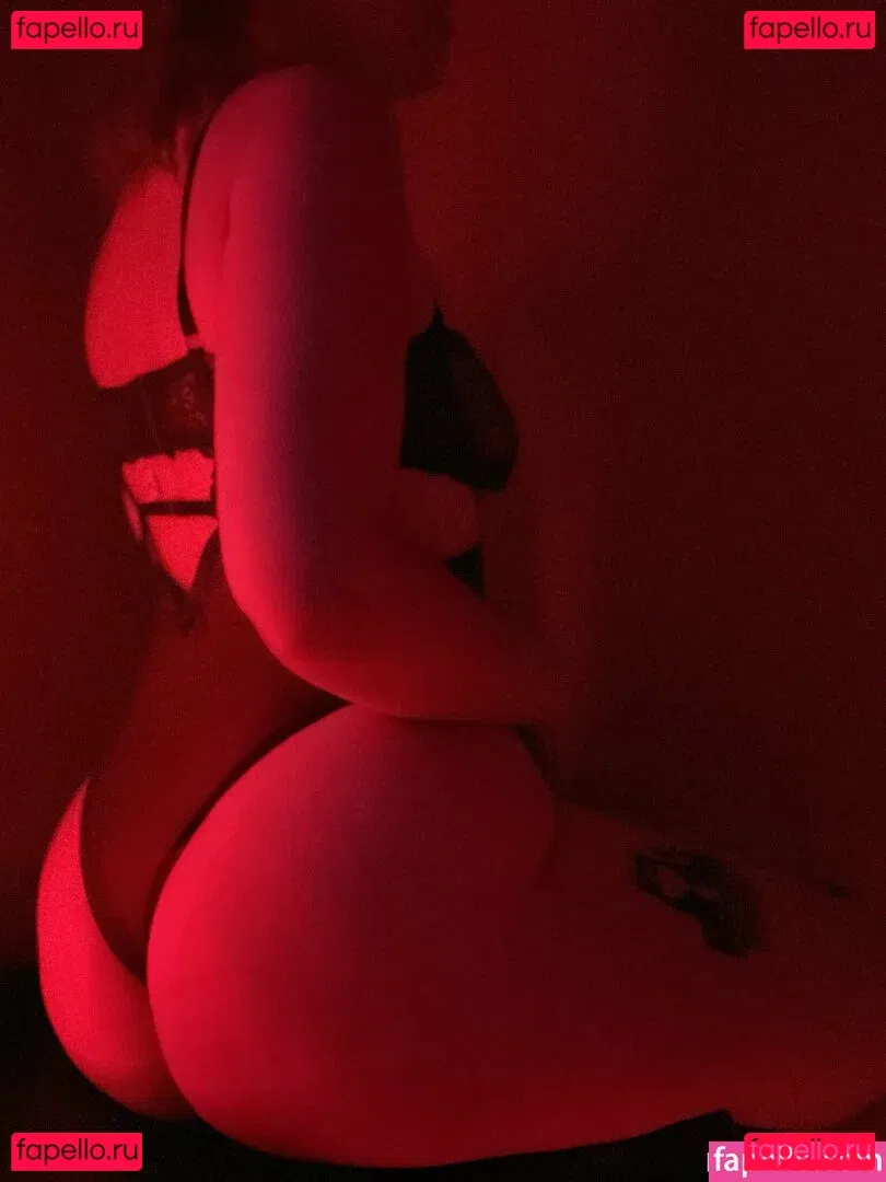 hereliesviolet Onlyfans Photo Gallery 