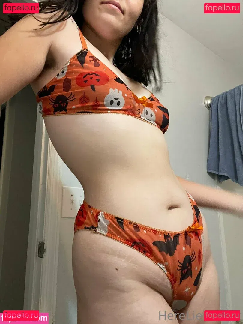 hereliesviolet Onlyfans Photo Gallery 