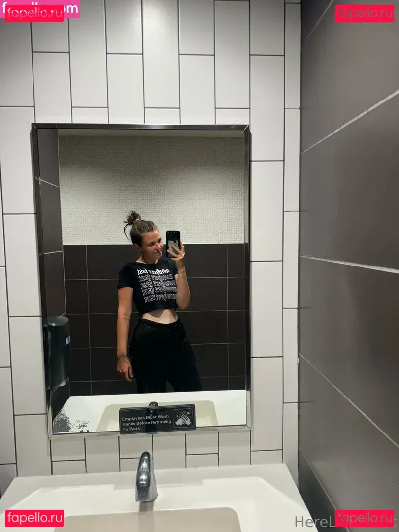 hereliesviolet Onlyfans Photo Gallery 