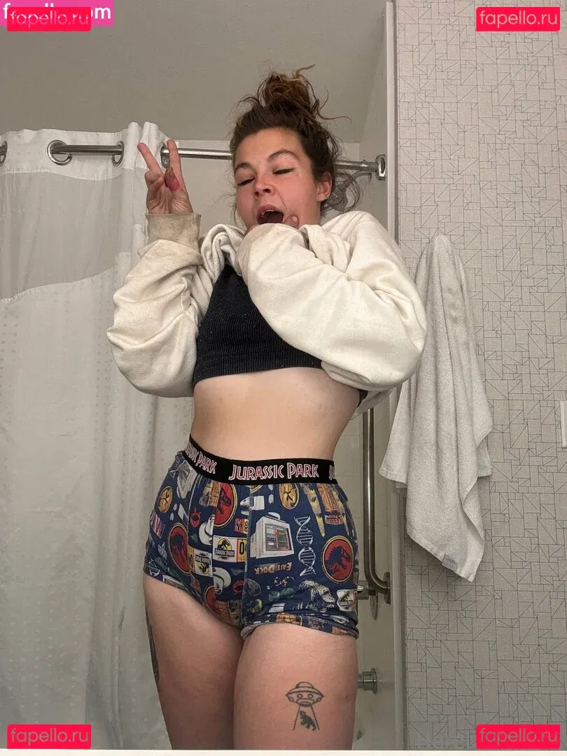 hereliesviolet Onlyfans Photo Gallery 