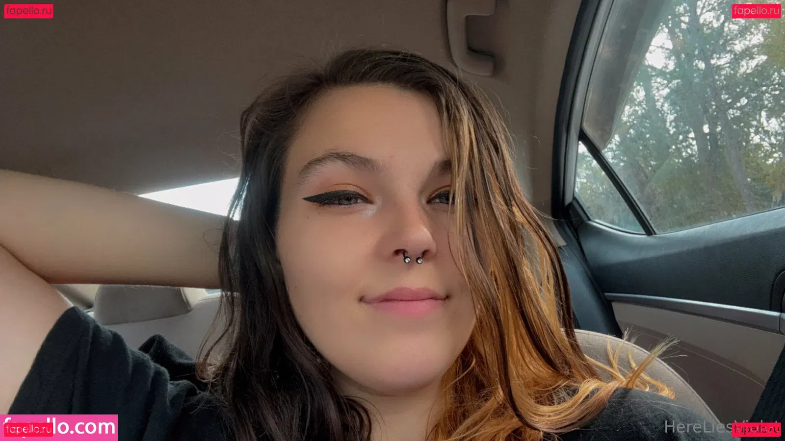 hereliesviolet Onlyfans Photo Gallery 