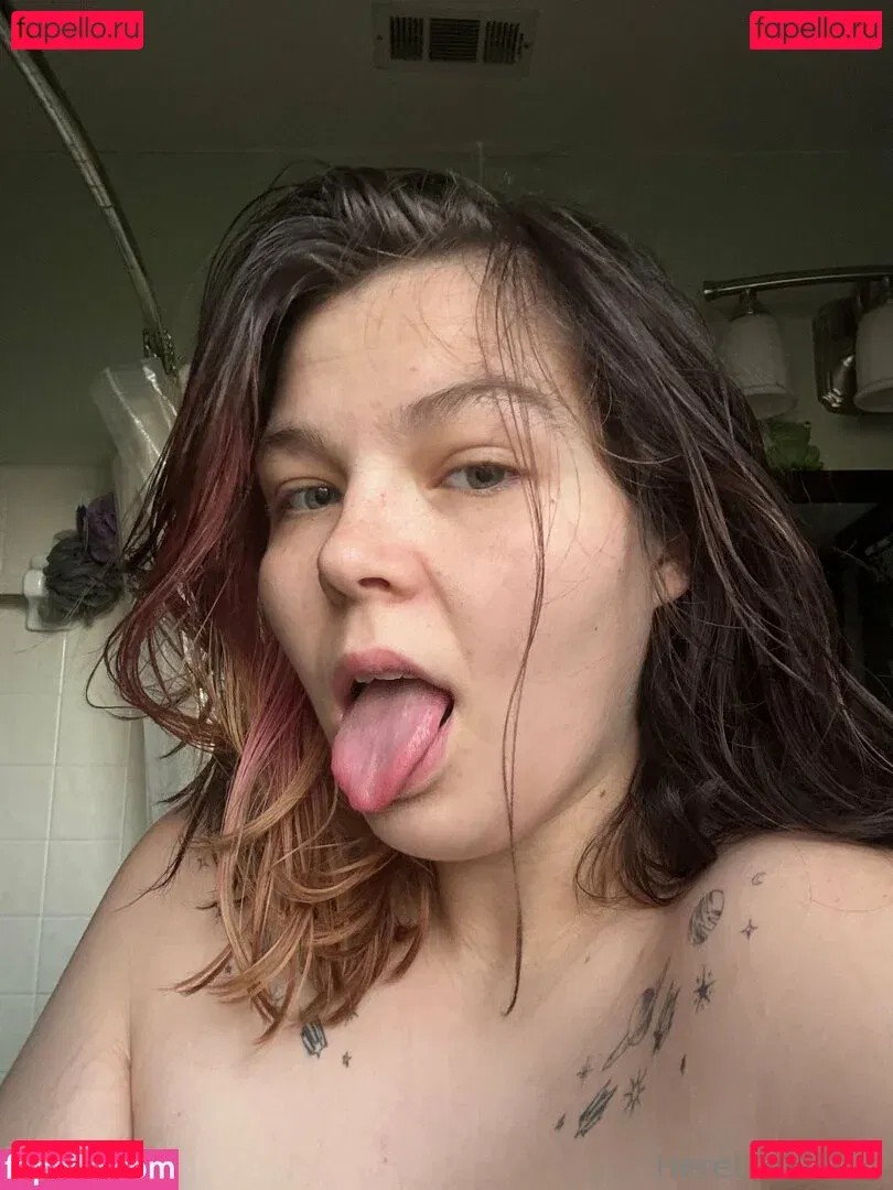 hereliesviolet Onlyfans Photo Gallery 