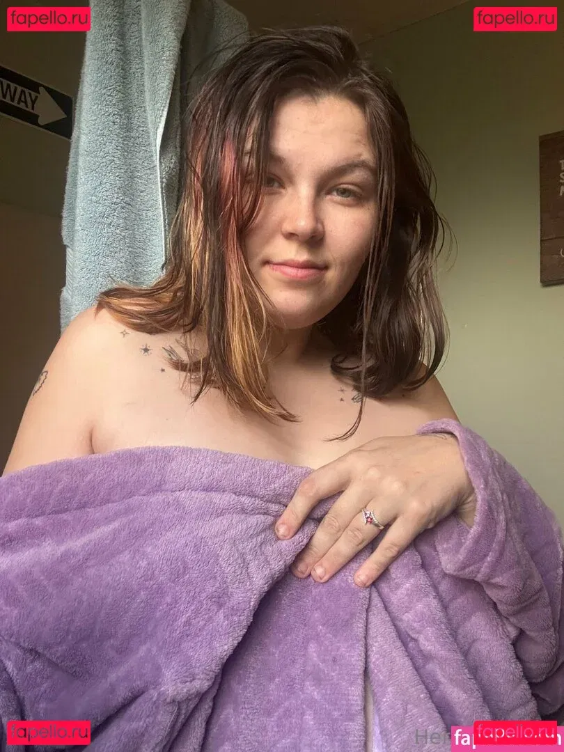 hereliesviolet Onlyfans Photo Gallery 