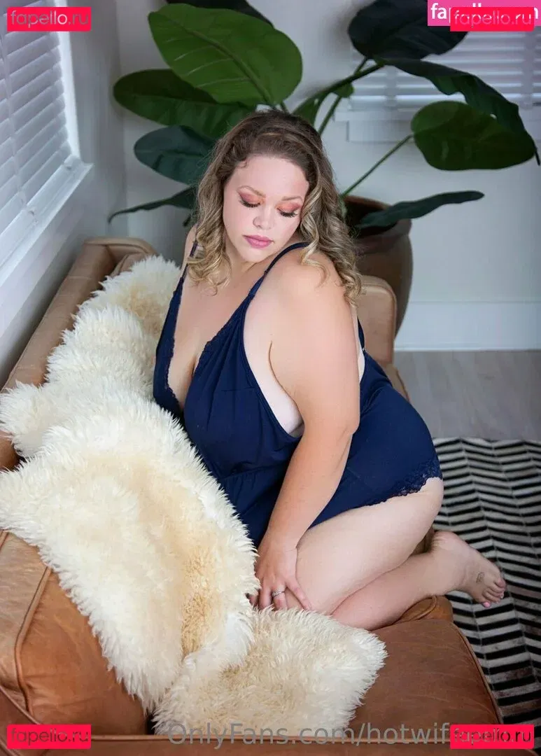 hotwifeemm Onlyfans Photo Gallery 