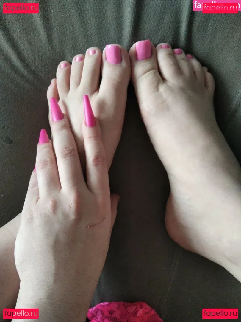PamFeet Onlyfans Photo Gallery 