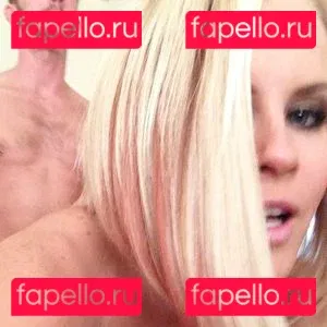 Jenny McCarthy Onlyfans Photo Gallery 