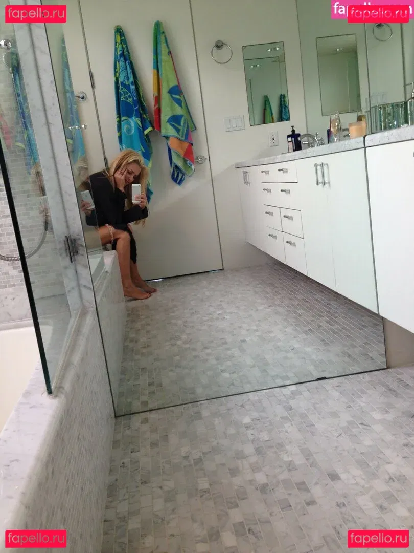 Jenny McCarthy Onlyfans Photo Gallery 