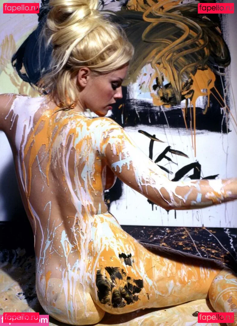 Jenny McCarthy Onlyfans Photo Gallery 