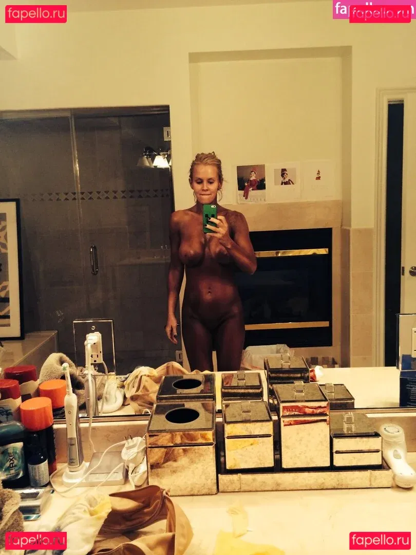 Jenny McCarthy Onlyfans Photo Gallery 