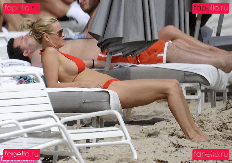 Jenny McCarthy Onlyfans Photo Gallery 