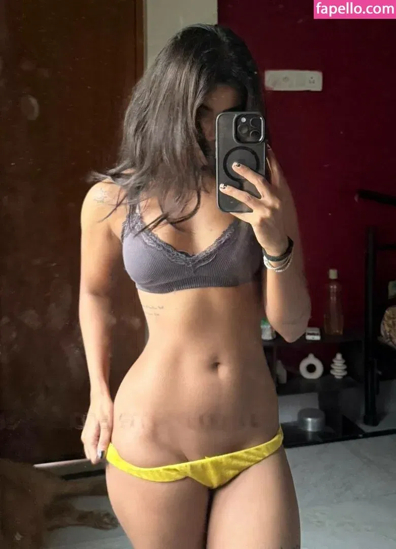 Simi Das Onlyfans Photo Gallery 