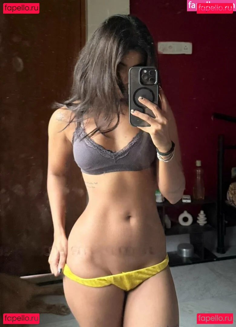 Simi Das Onlyfans Photo Gallery 