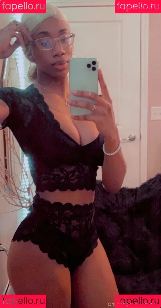 womanflo Onlyfans Photo Gallery 