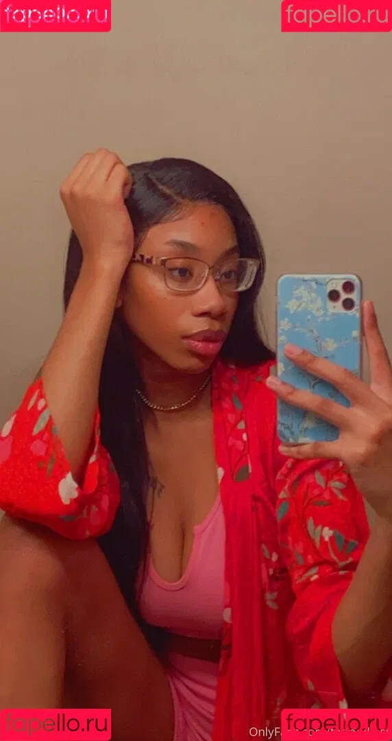 womanflo Onlyfans Photo Gallery 