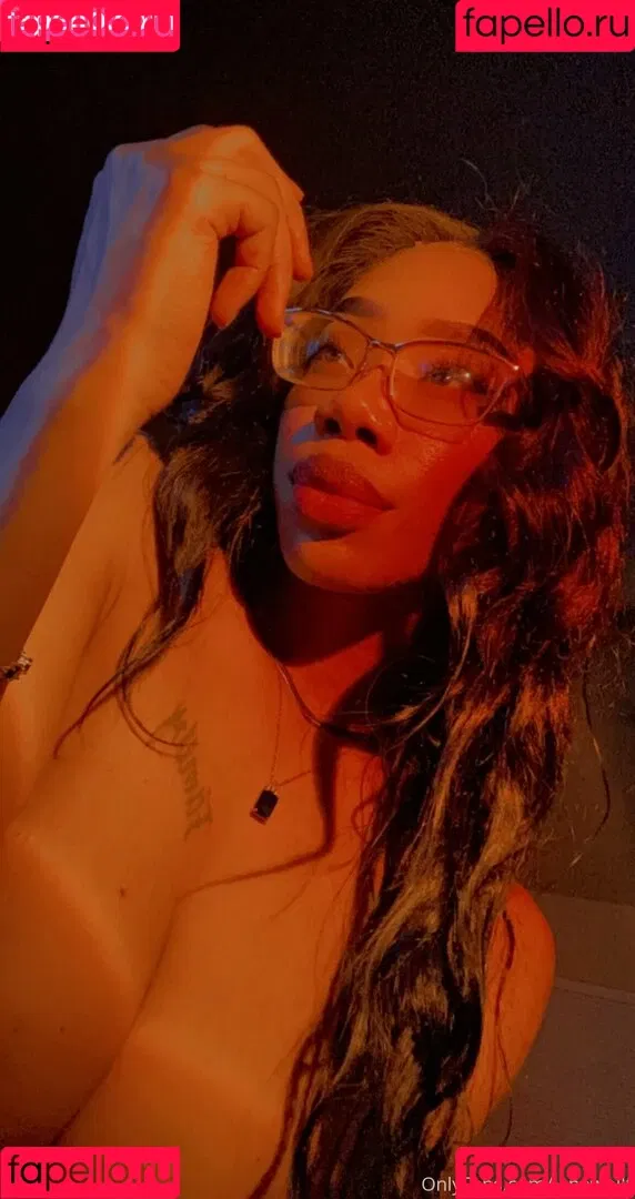 womanflo Onlyfans Photo Gallery 