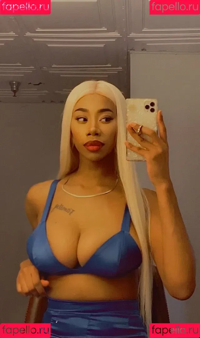 womanflo Onlyfans Photo Gallery 
