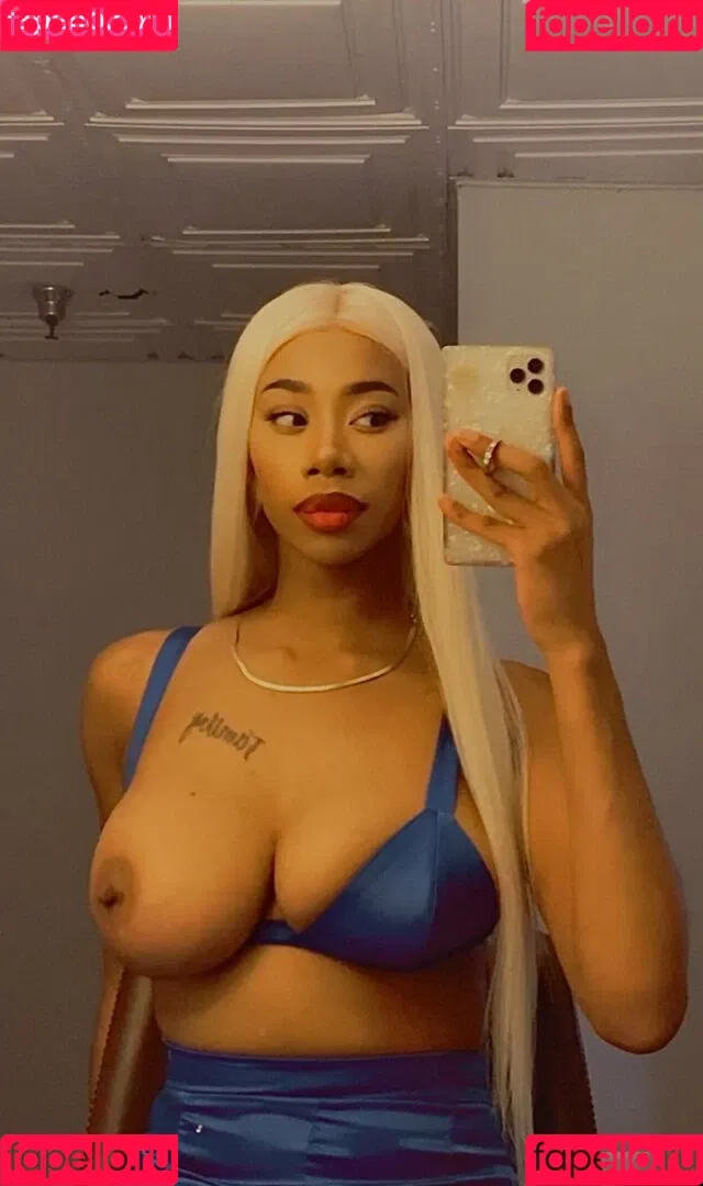 womanflo Onlyfans Photo Gallery 