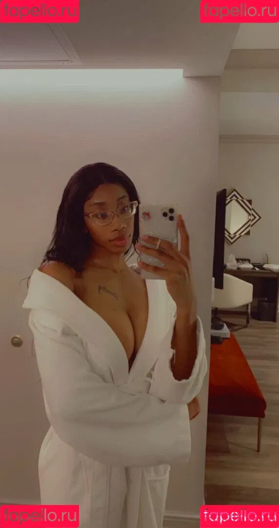 womanflo Onlyfans Photo Gallery 