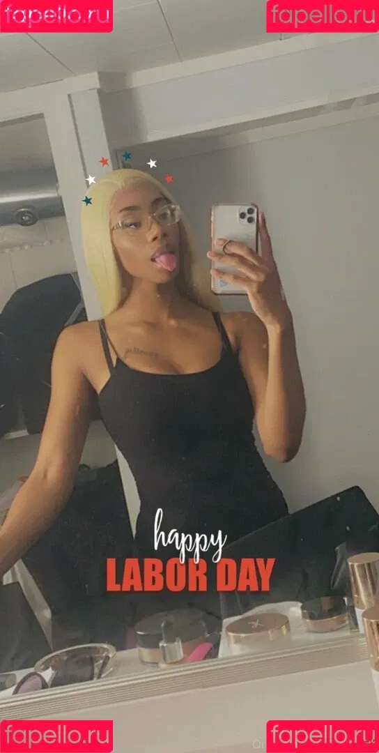 womanflo Onlyfans Photo Gallery 