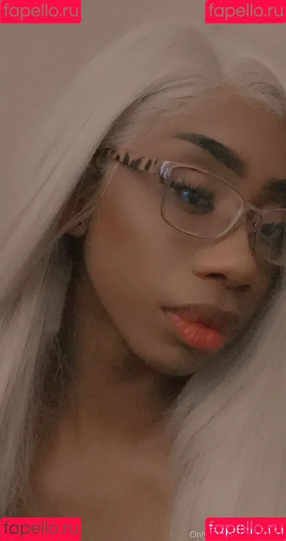 womanflo Onlyfans Photo Gallery 