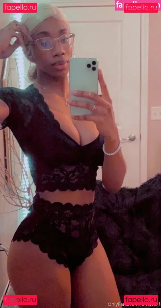 womanflo Onlyfans Photo Gallery 