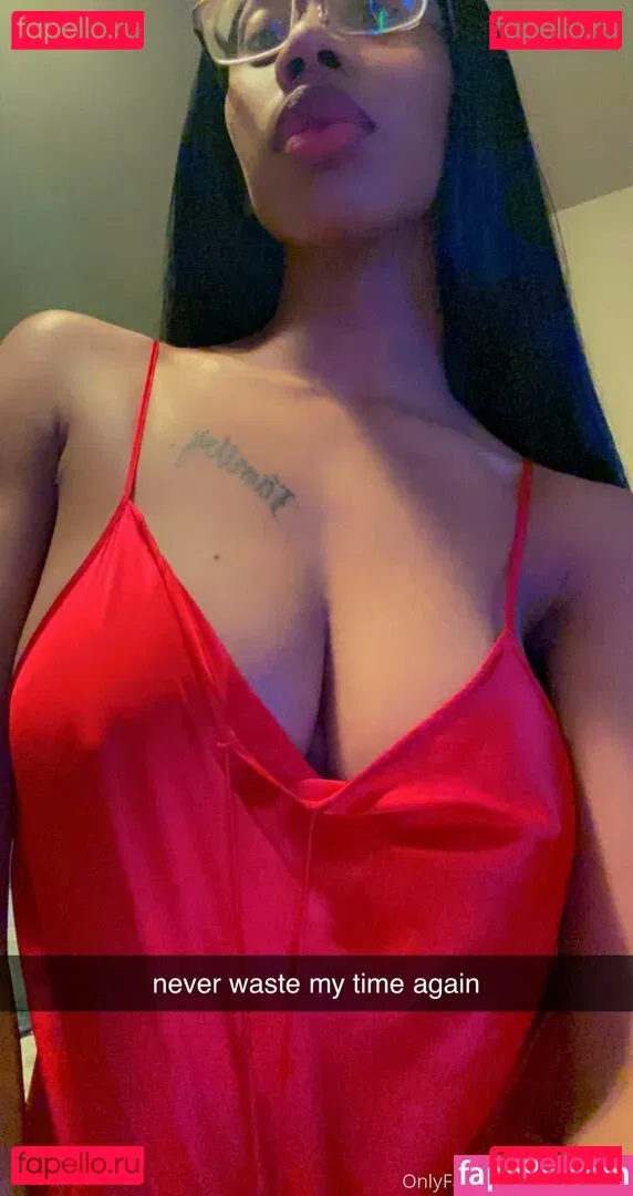 womanflo Onlyfans Photo Gallery 