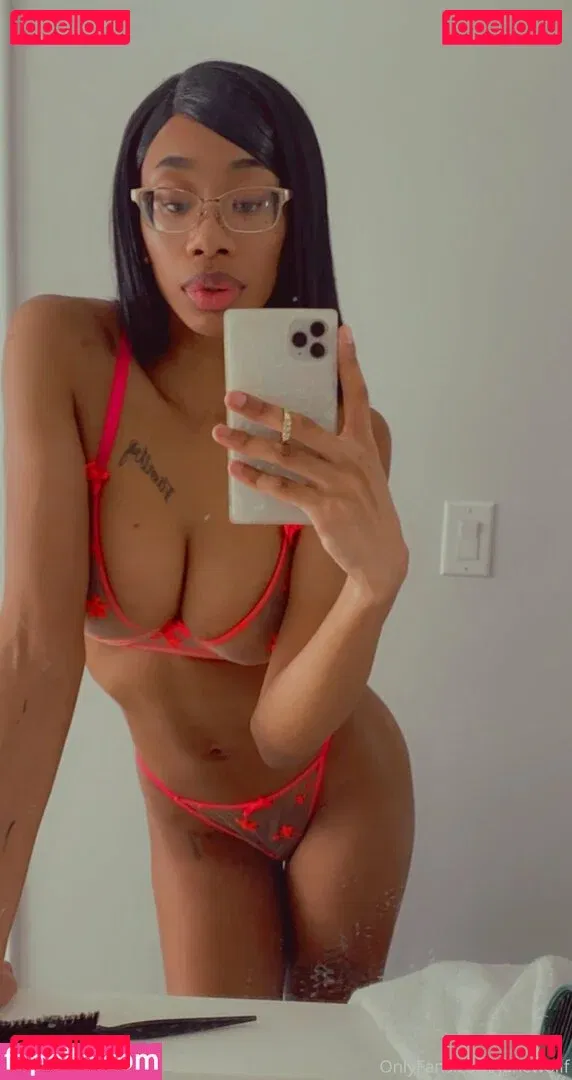 womanflo Onlyfans Photo Gallery 