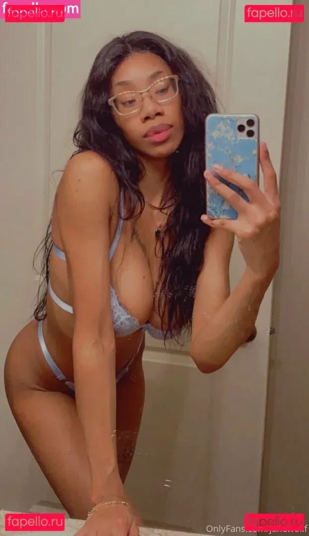 womanflo Onlyfans Photo Gallery 