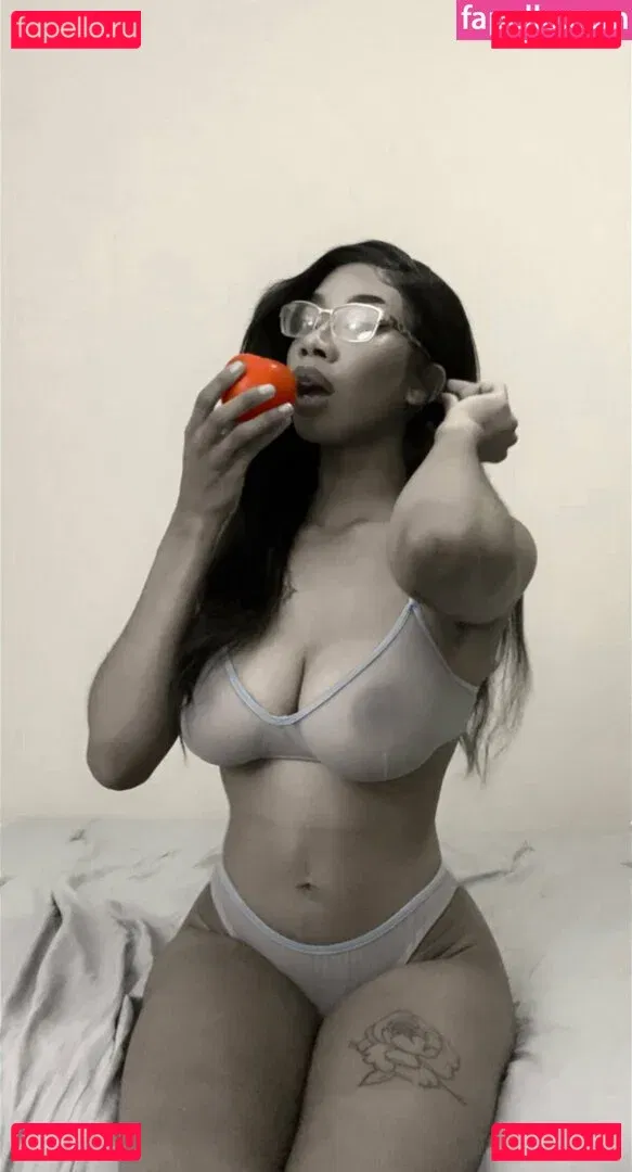 womanflo Onlyfans Photo Gallery 