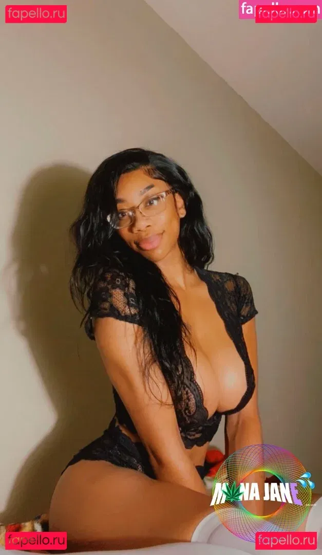 womanflo Onlyfans Photo Gallery 