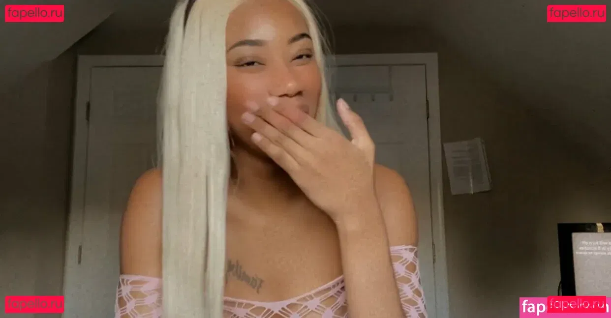 womanflo Onlyfans Photo Gallery 