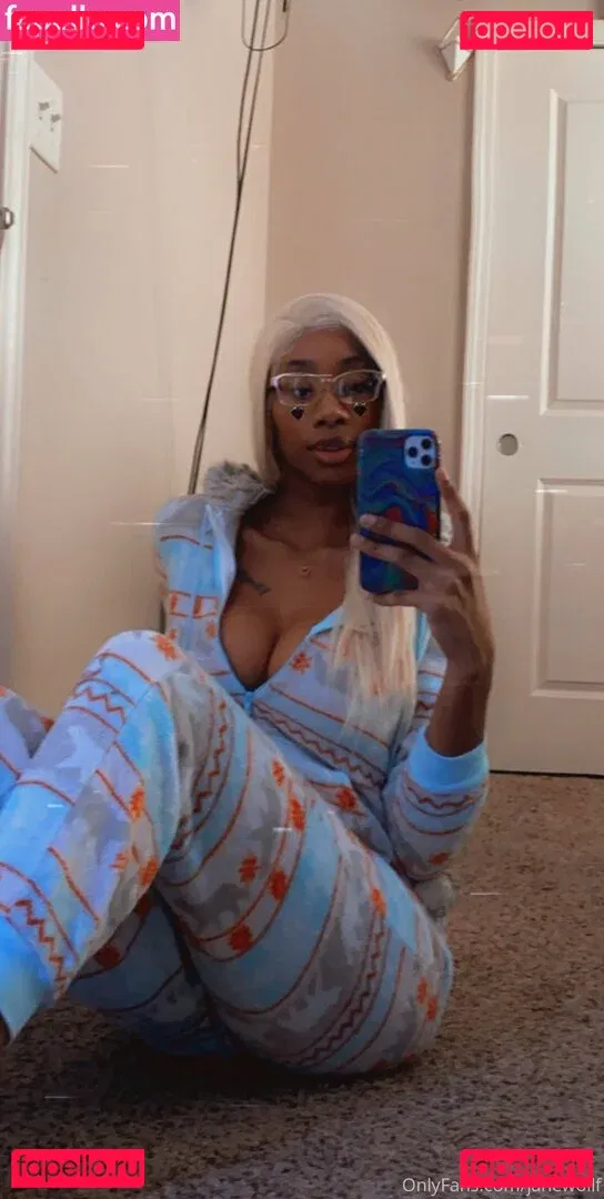 womanflo Onlyfans Photo Gallery 