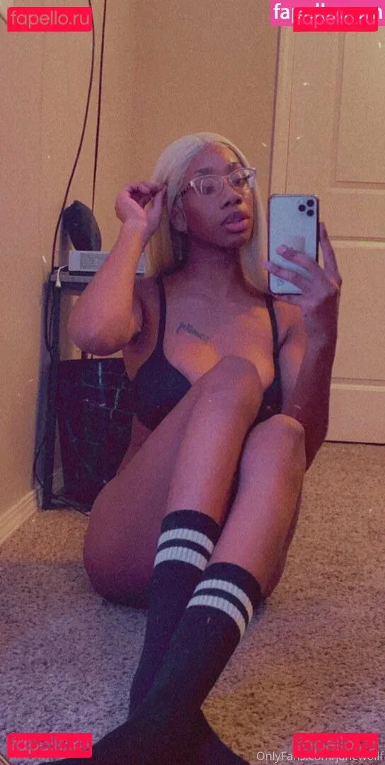 womanflo Onlyfans Photo Gallery 