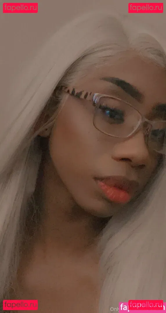 womanflo Onlyfans Photo Gallery 