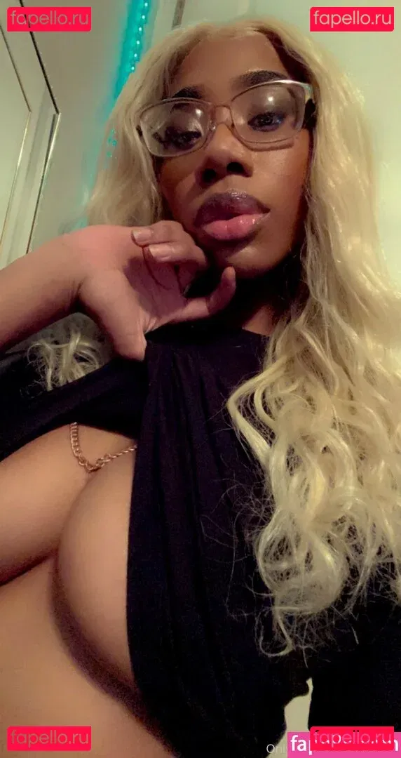 womanflo Onlyfans Photo Gallery 