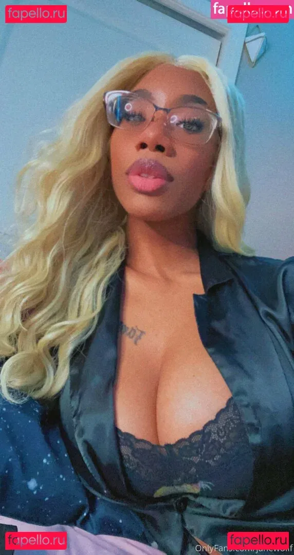 womanflo Onlyfans Photo Gallery 