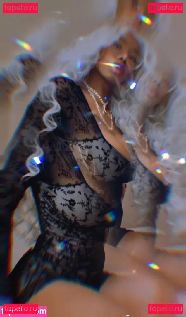 womanflo Onlyfans Photo Gallery 