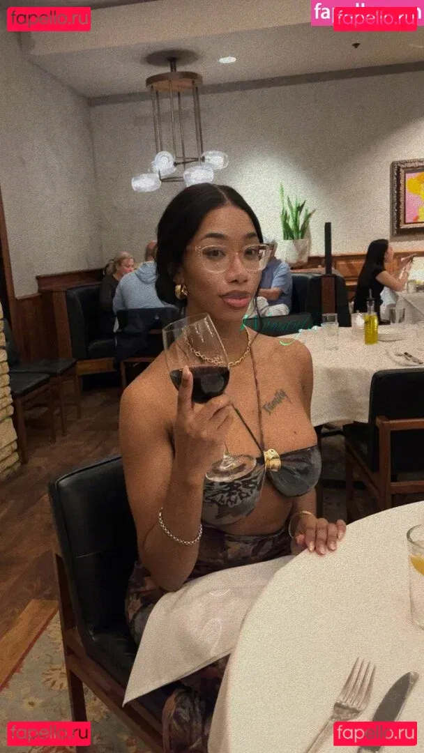 womanflo Onlyfans Photo Gallery 