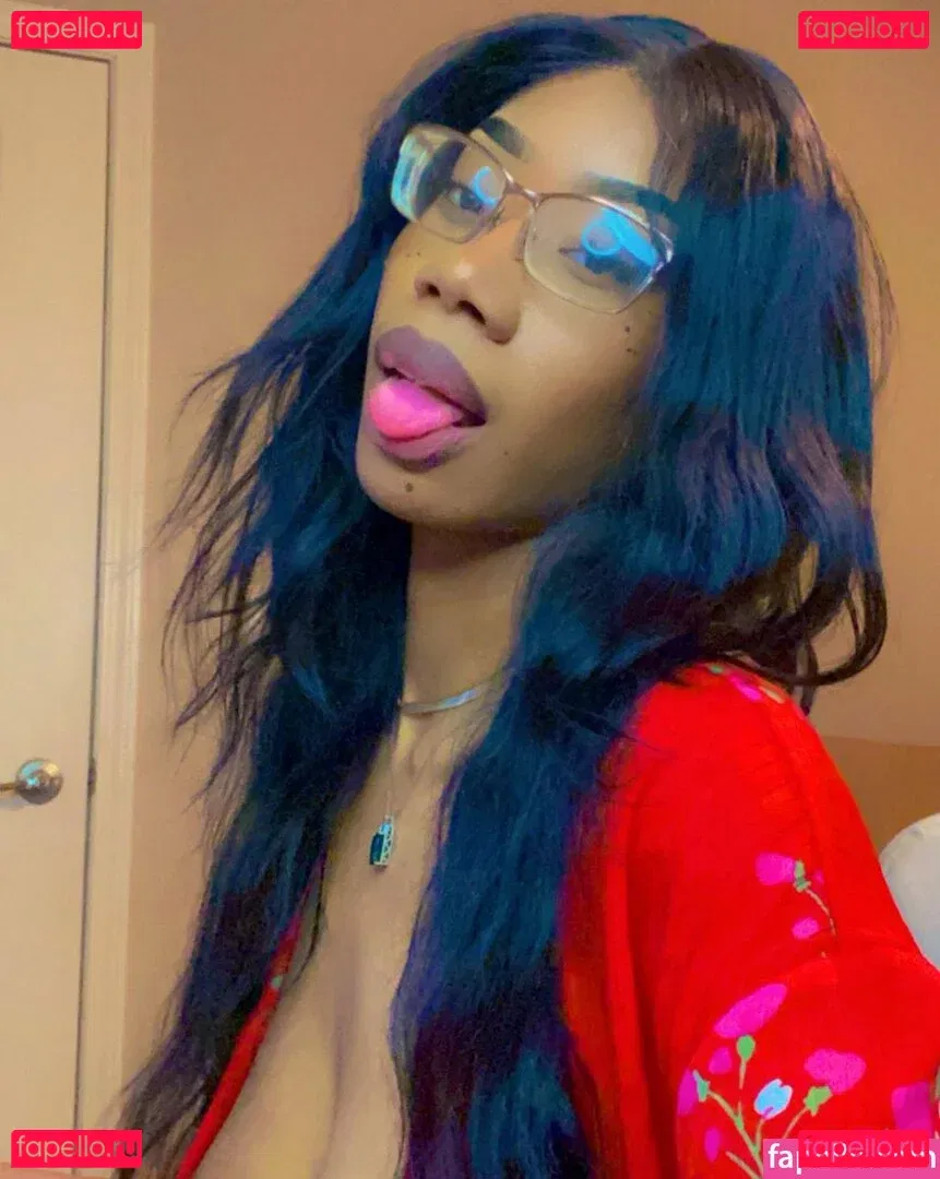 womanflo Onlyfans Photo Gallery 