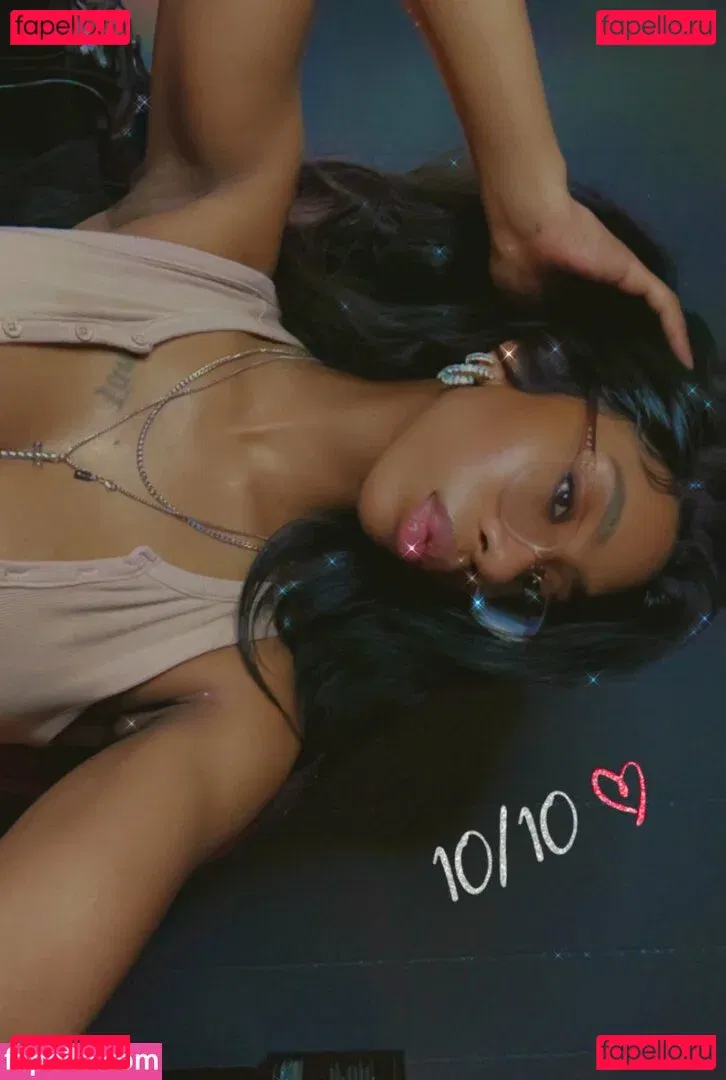 womanflo Onlyfans Photo Gallery 