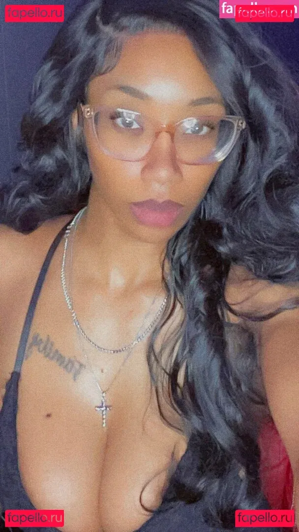 womanflo Onlyfans Photo Gallery 