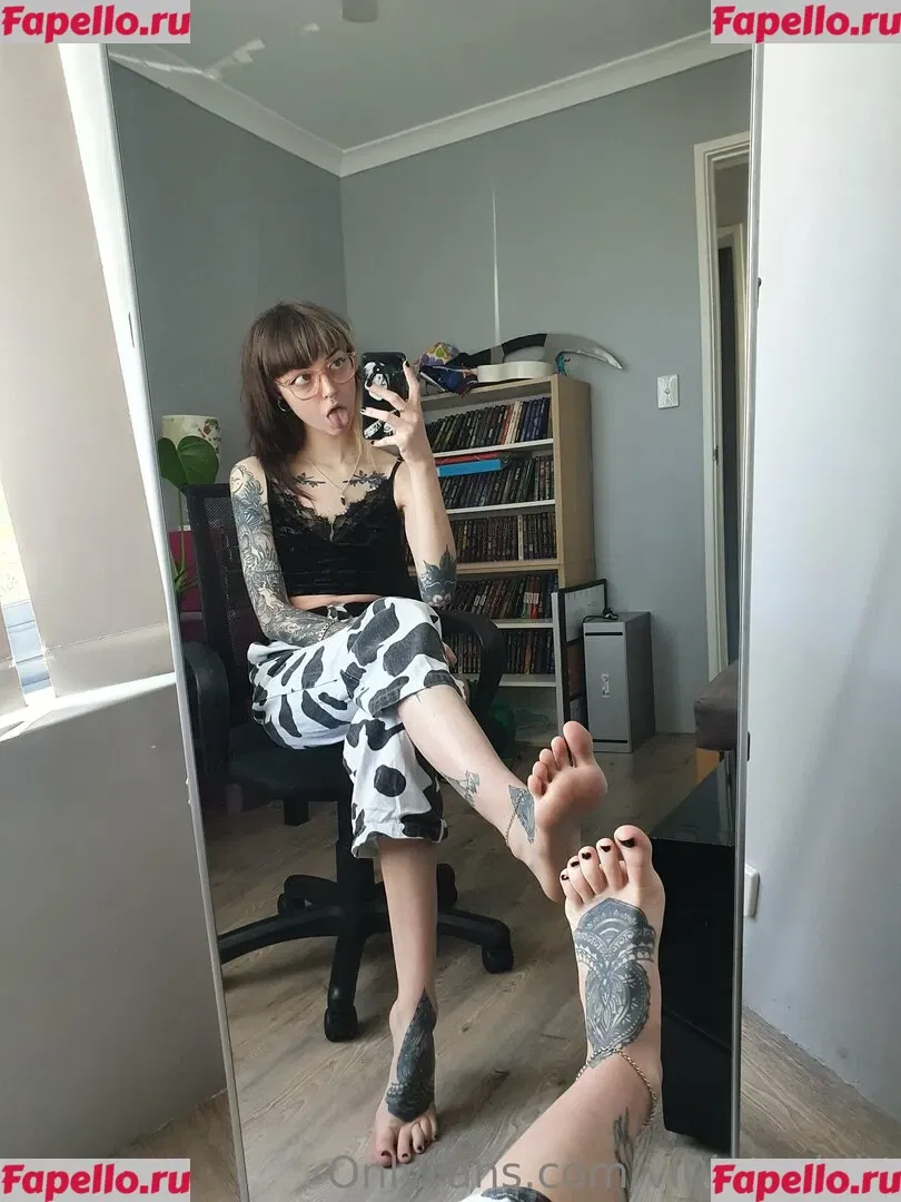 vi0let_night Onlyfans Photo Gallery 