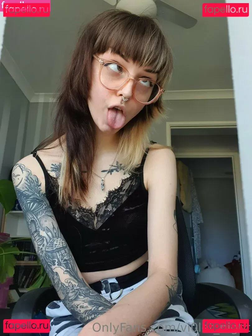 vi0let_night Onlyfans Photo Gallery 