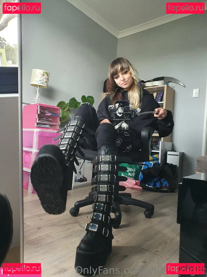 vi0let_night Onlyfans Photo Gallery 