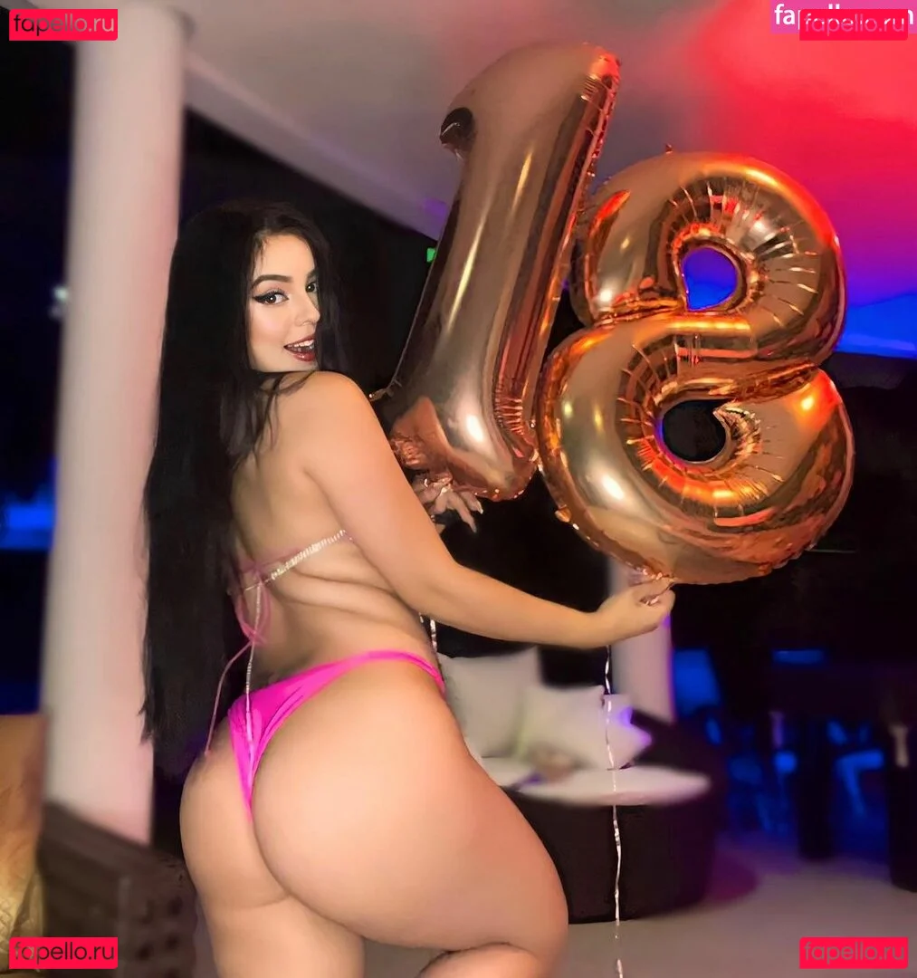 Bella Angel Dezoitou Onlyfans Photo Gallery 